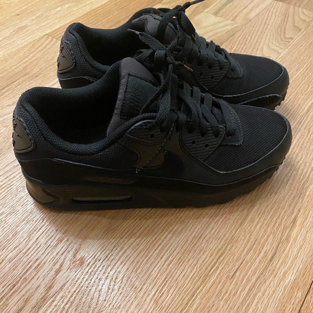 Air Max 90 Sz 7.5 men sizing